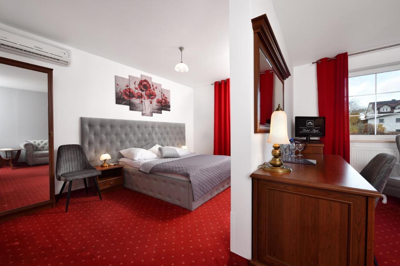 Piotrków Trybunalski Hotel Agat מראה חיצוני תמונה