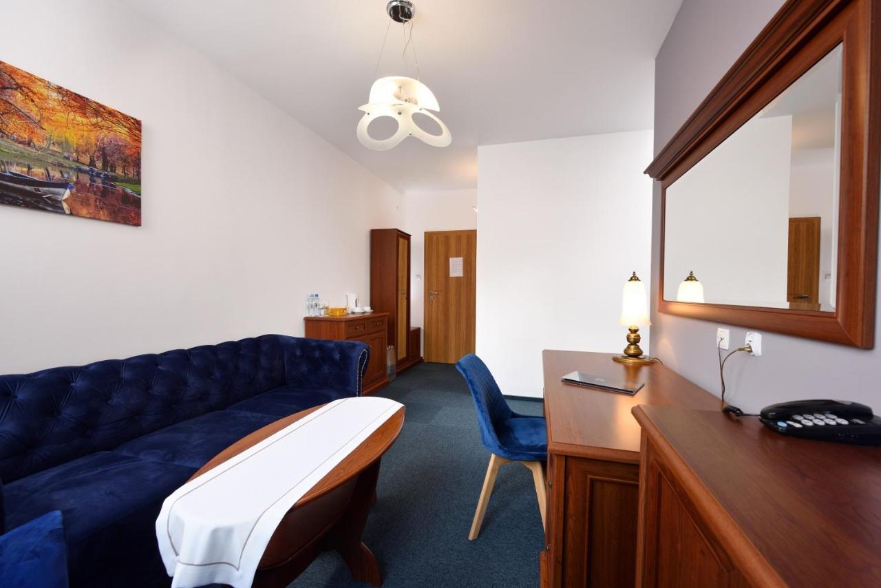 Piotrków Trybunalski Hotel Agat מראה חיצוני תמונה